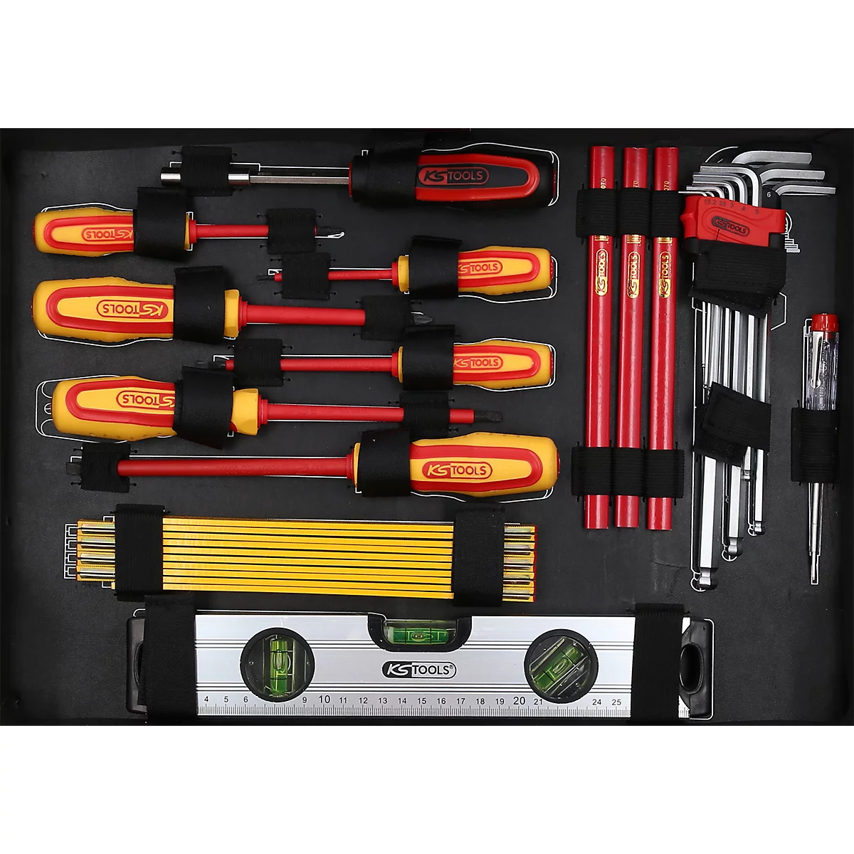 Werkzeugkasten mit Schraubendrehern, Inbusschlüsseln, Wasserwaage und Gliedermaßstab.